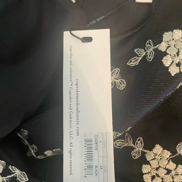 Black tulle dress with underlining with gold accents, zipper at the back. - Picture 4 of 4